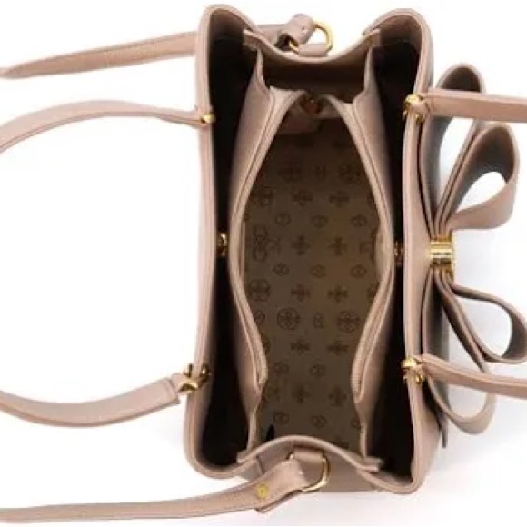 NWT: Women’s Tan Crossbody Bag with Decorative Bow - Picture 3 of 9